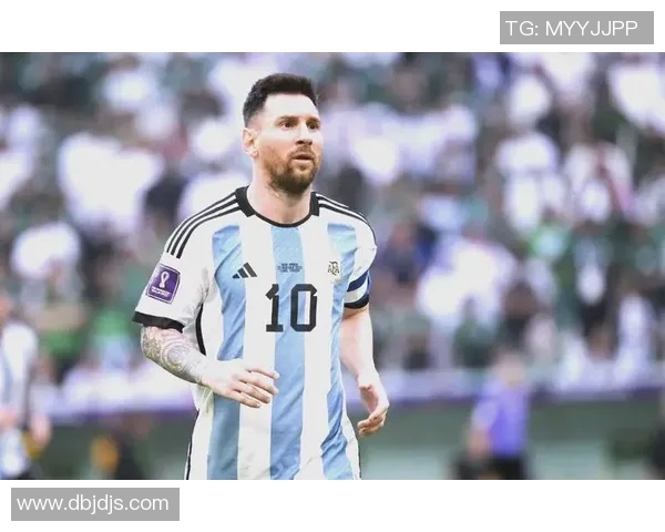 2号球星的传奇之路 从青涩少年到全球足球巨星的崛起与荣耀